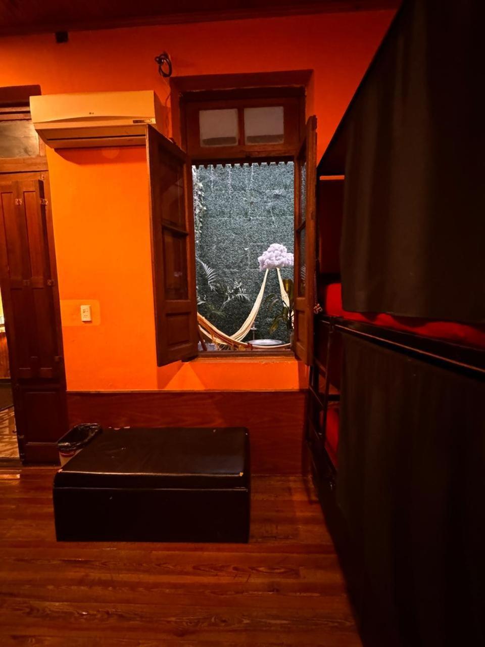Cama en habitación compartida de 8 camas